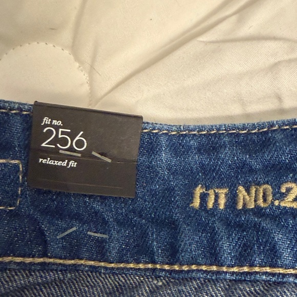 Trendy Buckle Blue Distressed Jean Shorts size 34 fit no. 256 - Picture 2 of 10